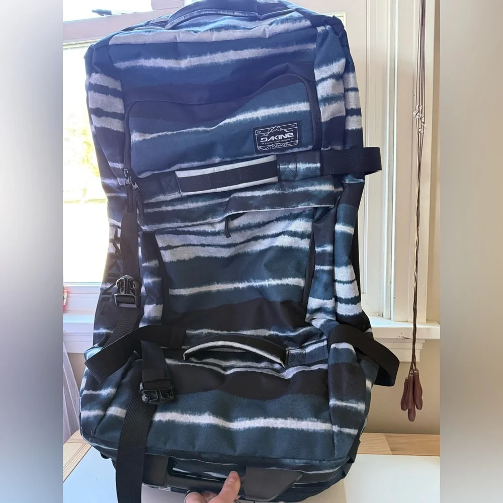 Dakine Split Roller Luggage 110L - like NEW! - Picture 9 of 14